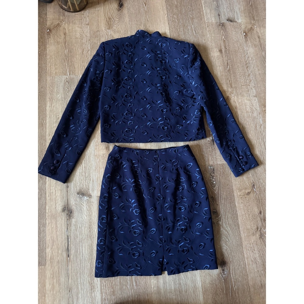Nicole Miller Navy Blue Floral Jacquard Skirt Suit Set Vintage Size 2 - Picture 4 of 5